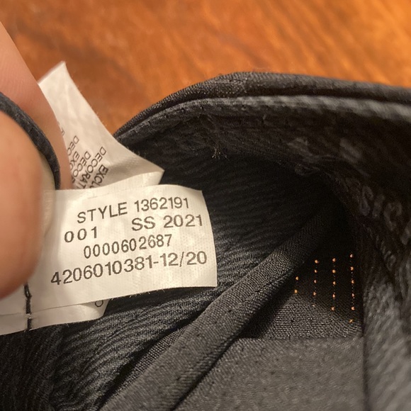 Under Armour Black Golf Hat Quick Dry - Picture 10 of 10